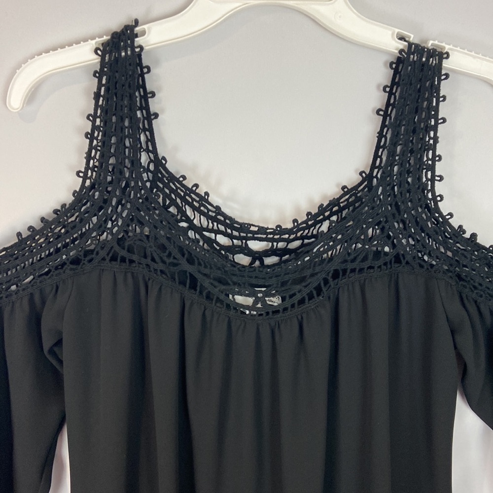 Lots of love by Speechless black chiffon lined crochet trim cold shoulder Small
